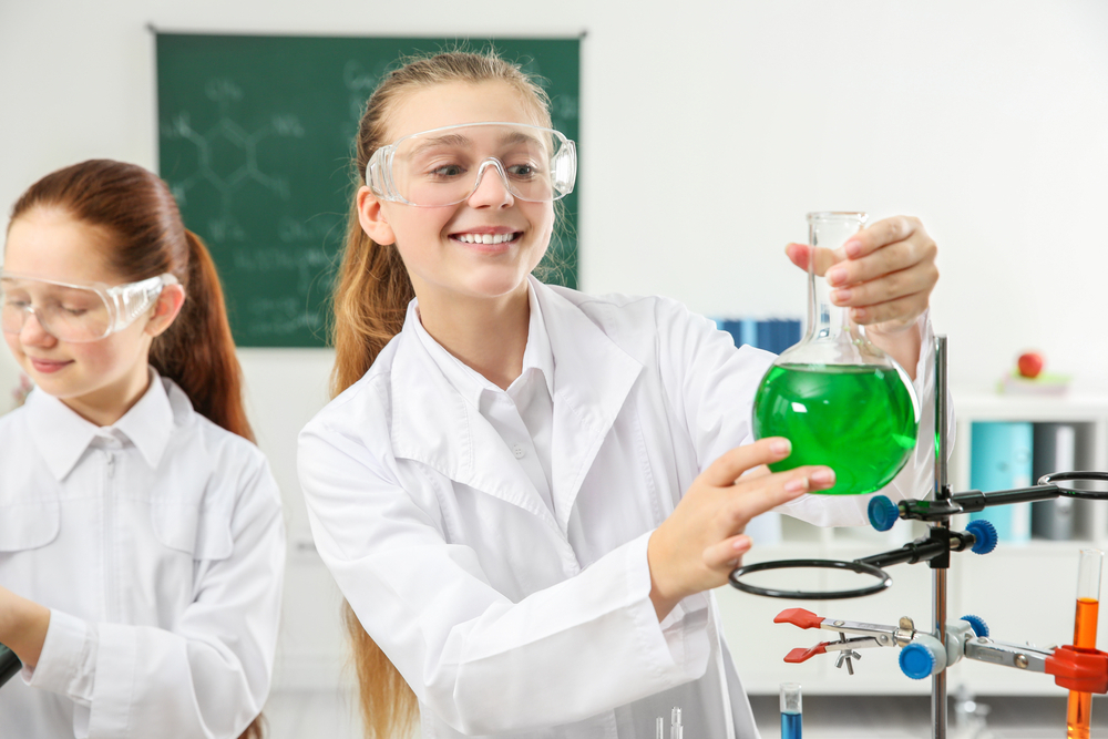 Girls doing experiment in lab | Bonneville Academy